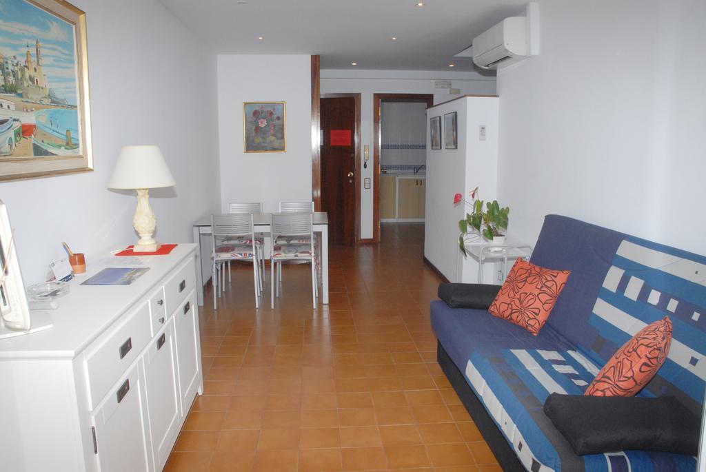 Apartaments Bonaventura 7 Sitges Esterno foto